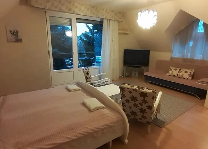 Oazis Apartmanhaz *